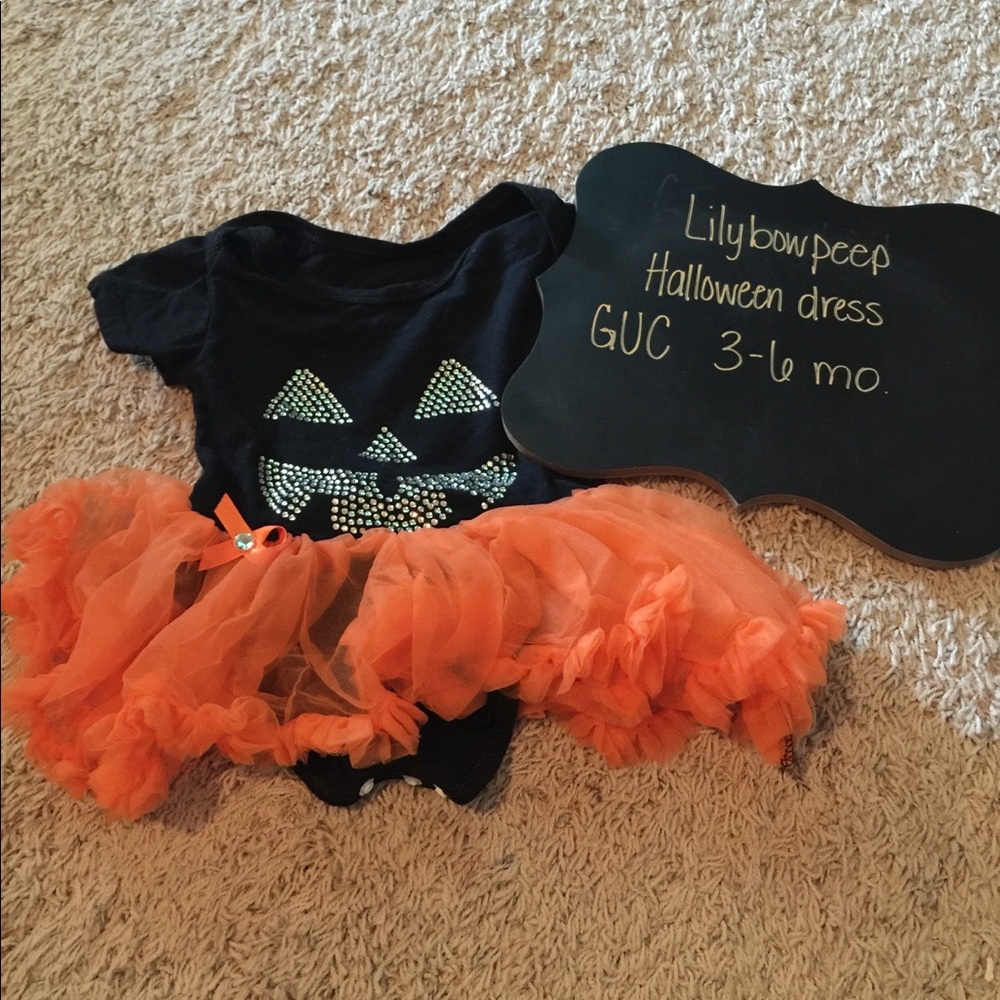 Lily now peep Halloween outfit